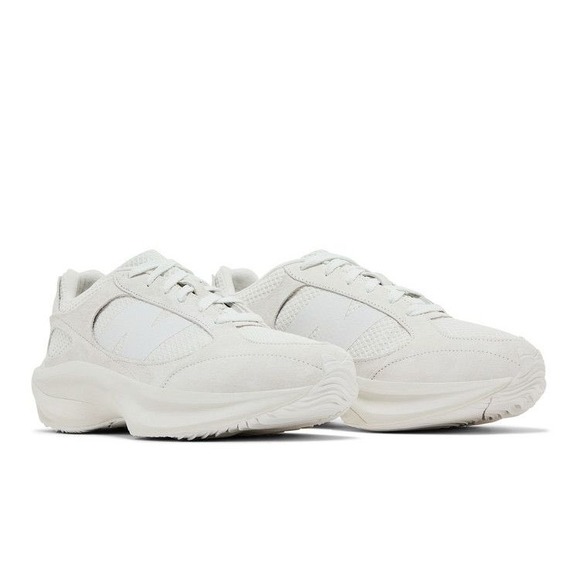 NEW BALANCE Womens White Chunky Platform Sneaker Size 5.5D Wide Width Streetwear - Picture 1 of 10